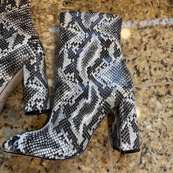 PrettyLittleThing Black Snake High Point Ankle Boot Block Heel Shoes Womens 7 - Picture 5 of 15